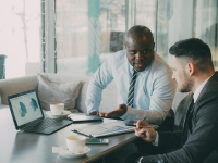 Zo kies je de juiste stormparaplu voor je relatiegeschenk